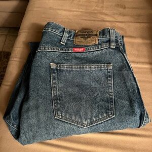 Men’s Wrangler regular fit blue jeans. Preloved, excellent condition. 42x32.